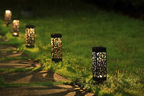 Giá đèn sân vườn năng lượng mặt trời ở đâu tốt nhất thị trường